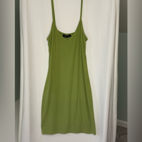 Kendall & Kylie Green Sleeveless mini Dress size Medium - Picture 1 of 9